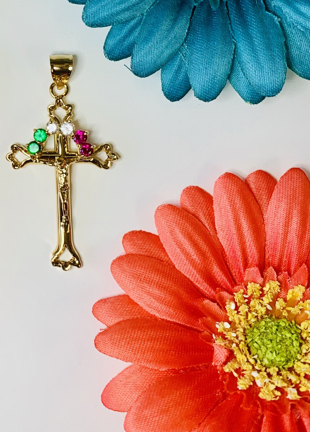 Yellow Gold Bandera Cubic Zirconia Crucifix Pendant